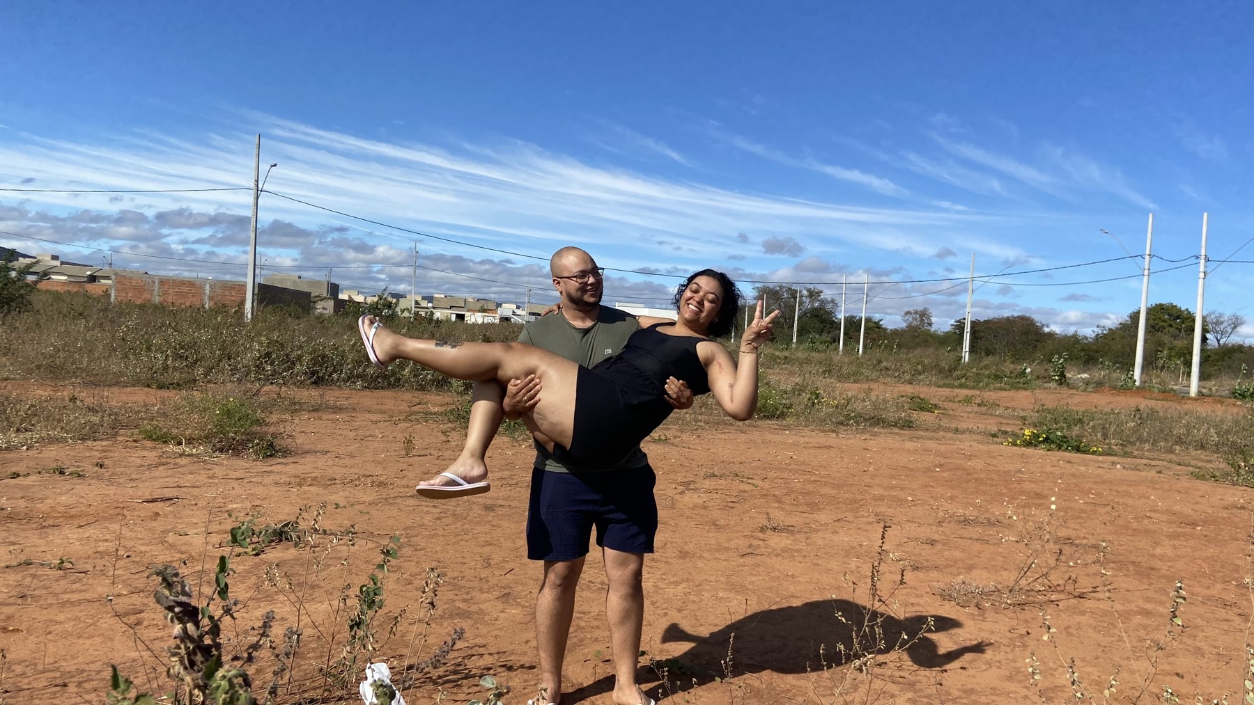 Ana e Arthur juntos ao ar livre