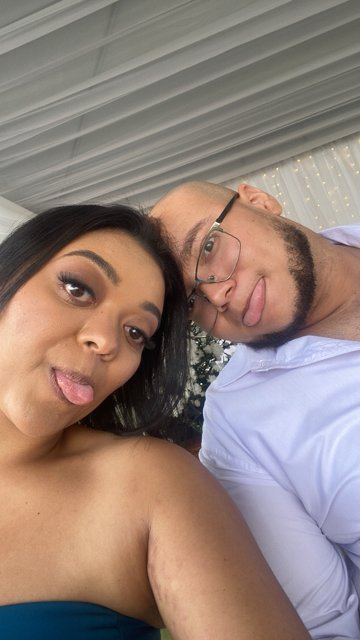Ana e Arthur em uma selfie descontraída.